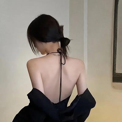 桃花含露又春风